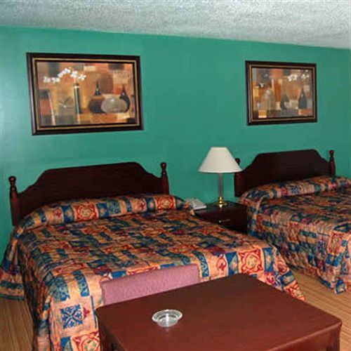 American Inn & Suites Чилдрес Стая снимка